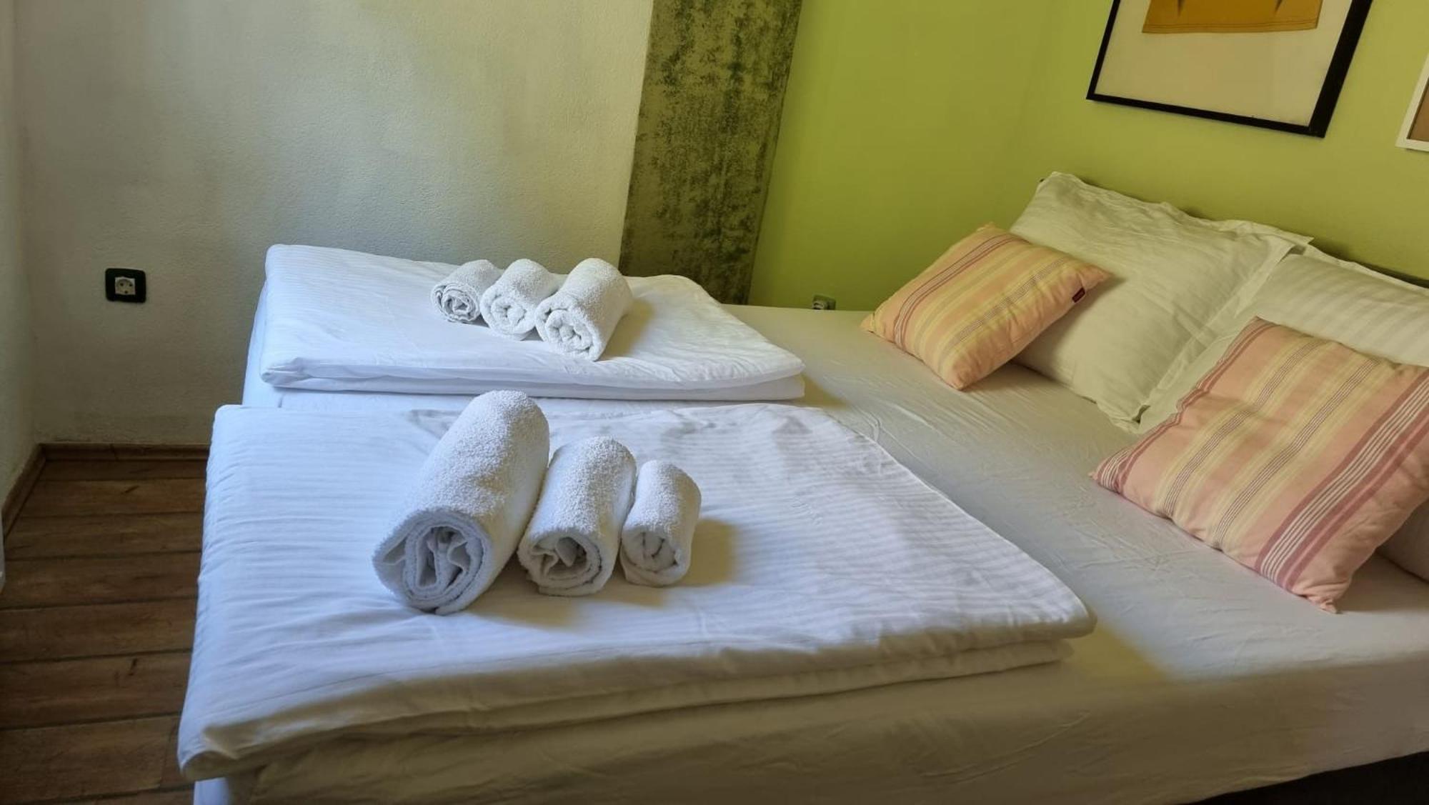 Guest House Klara Солин Екстериор снимка