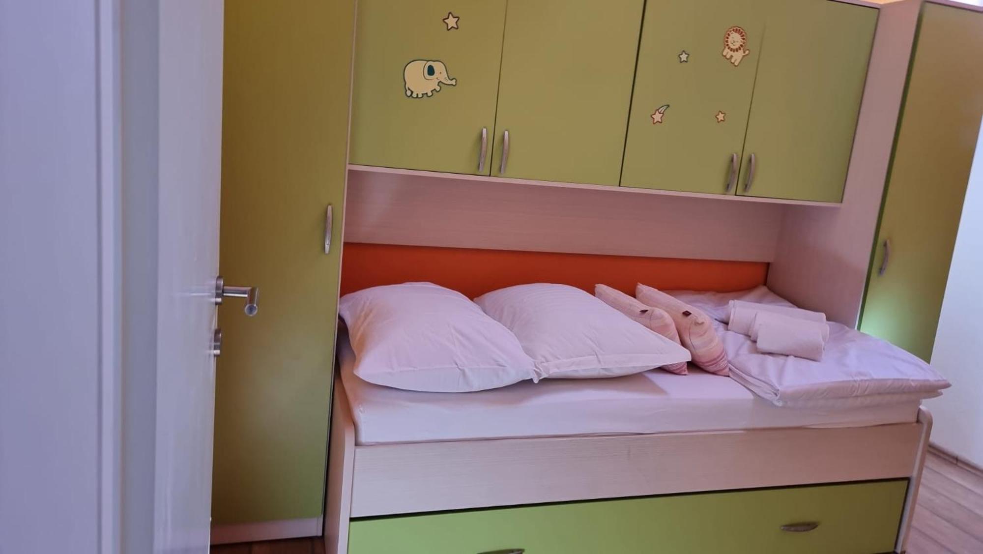 Guest House Klara Солин Екстериор снимка